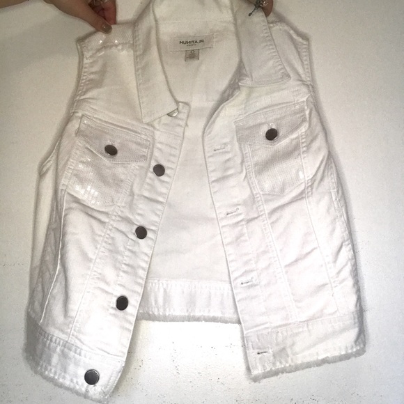 Platinum Chicos white sleeveless jacket. - Picture 1 of 4